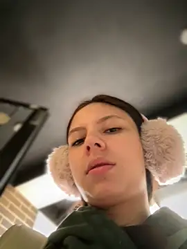 Snapshot of Bonniepark chatting on October 7, 12:35 pm Bonniepark online show from October 7, 12:35 pm