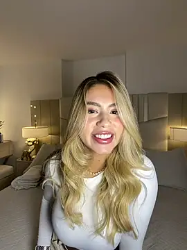 Snapshot of _laura_02 chatting on March 15, 6:25 pm laura 02 online show from March 15, 6:25 pm