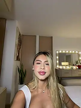 Snapshot of _laura_02 chatting on March 22, 7:39 pm laura 02 online show from March 22, 7:39 pm