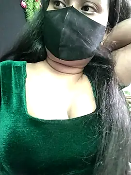 Snapshot of Idhika_Paul chatting on October 31, 1:17 am Idhika Paul online show from October 31, 1:17 am