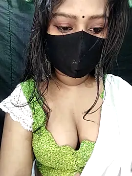 Snapshot of Idhika_Paul chatting on November 18, 3:45 am Idhika Paul online show from November 18, 3:45 am