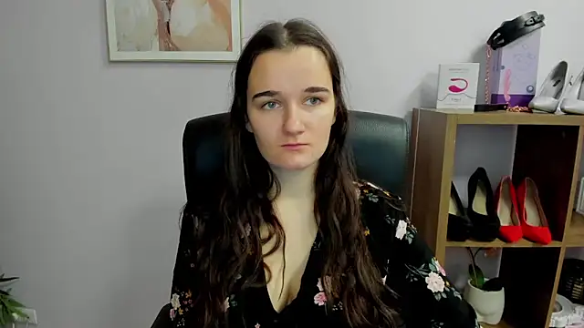 KateDelight online show from November 9, 7:50 am