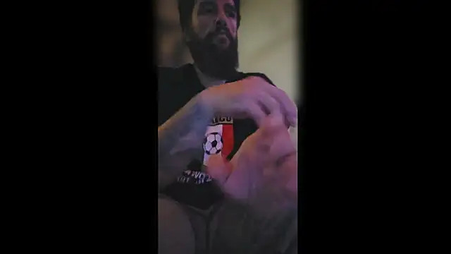 Armyexhibitionistvet online show from October 7, 9:28 am