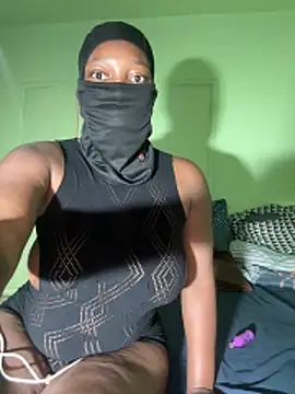 THEBUTTERNUT online show from April 2, 11:30 am