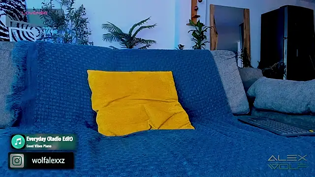 Snapshot of alex_wolf_ chatting on January 20, 2:01 am alex wolf online show from January 20, 2:01 am