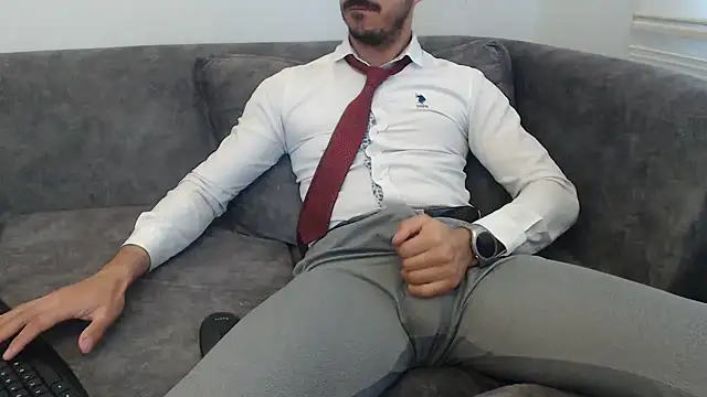 Snapshot of Naughtb0y chatting on May 3, 11:27 am Naughtb0y online show from May 3, 11:27 am