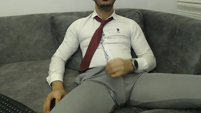 Snapshot of Naughtb0y chatting on May 3, 11:33 pm Naughtb0y online show from May 3, 11:33 pm