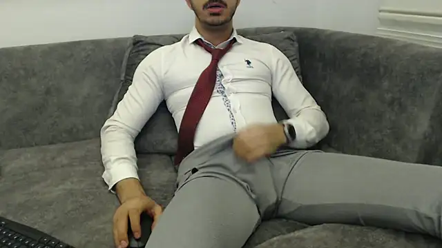 Snapshot of Naughtb0y chatting on May 15, 9:44 pm Naughtb0y online show from May 15, 9:44 pm