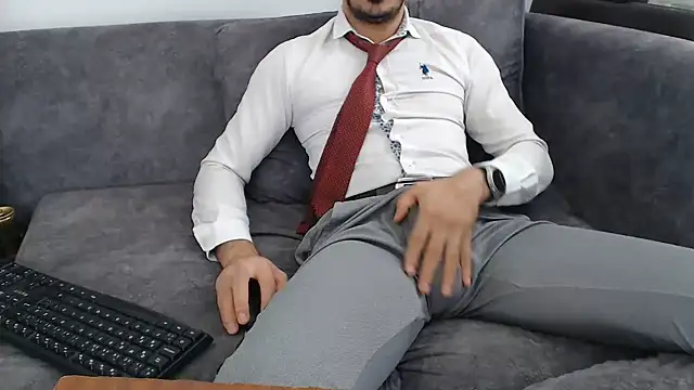 Snapshot of Naughtb0y chatting on June 6, 10:31 am Naughtb0y online show from June 6, 10:31 am