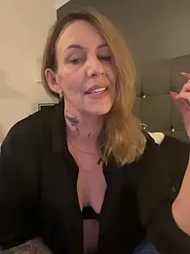 blondebitch2 online show from February 9, 7:09 pm