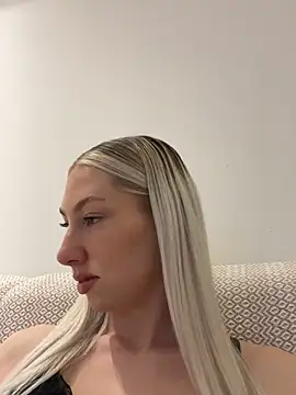 LuisaBecker online show from March 10, 5:18 pm