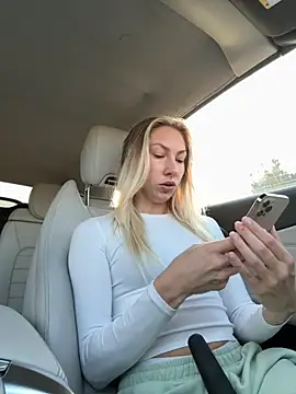 LuisaBecker online show from October 18, 12:28 pm