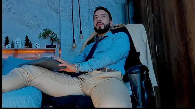 Snapshot of bruno_woods chatting on December 11, 5:26 pm bruno woods online show from December 11, 5:26 pm