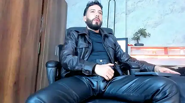 Snapshot of bruno_woods chatting on March 2, 7:02 pm bruno woods online show from March 2, 7:02 pm