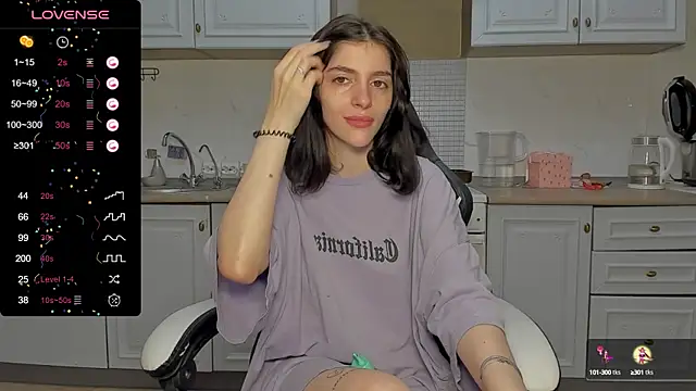 Snapshot of broosnica1 chatting on February 3, 7:51 am broosnica1 online show from February 3, 7:51 am