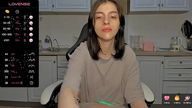 Snapshot of broosnica1 chatting on February 6, 1:10 pm broosnica1 online show from February 6, 1:10 pm