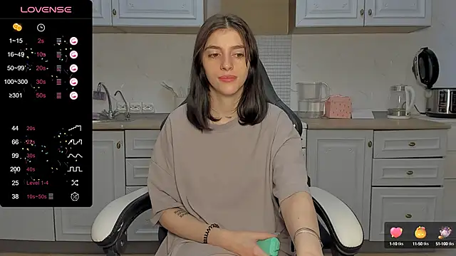 Snapshot of broosnica1 chatting on February 7, 9:37 am broosnica1 online show from February 7, 9:37 am