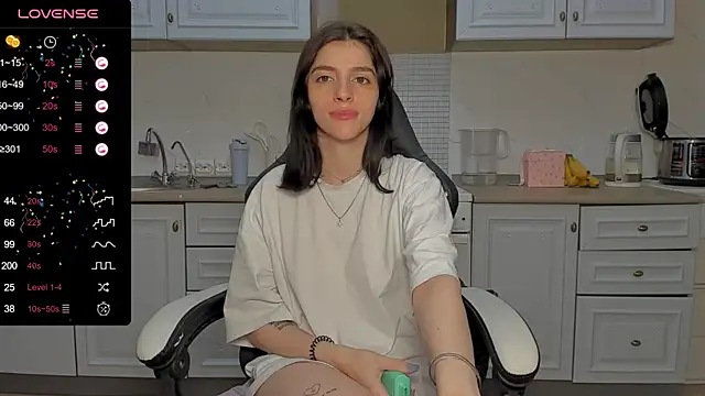 Snapshot of broosnica1 chatting on February 10, 2:05 pm broosnica1 online show from February 10, 2:05 pm