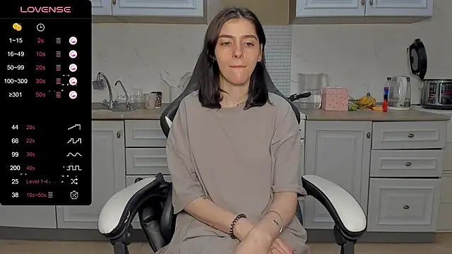 Snapshot of broosnica1 chatting on February 15, 8:33 pm broosnica1 online show from February 15, 8:33 pm