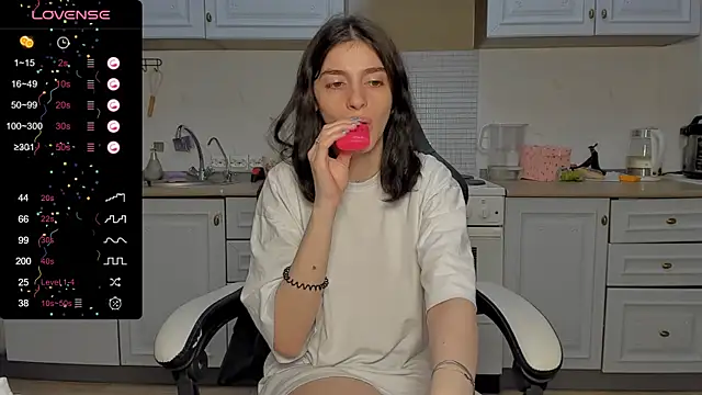Snapshot of broosnica1 chatting on February 22, 6:41 pm broosnica1 online show from February 22, 6:41 pm