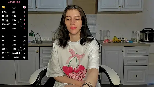 Snapshot of broosnica1 chatting on March 17, 9:44 am broosnica1 online show from March 17, 9:44 am