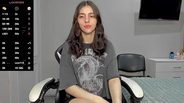 Snapshot of broosnica1 chatting on October 28, 9:13 am broosnica1 online show from October 28, 9:13 am