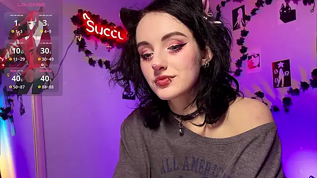 Snapshot of Alice_Succuby chatting on October 18, 7:25 pm Alice Succuby online show from October 18, 7:25 pm