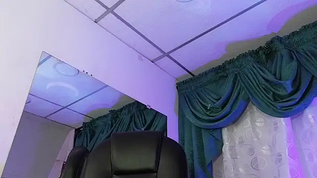 Snapshot of Stuart_Boy_ chatting on December 24, 8:22 am Stuart Boy online show from December 24, 8:22 am