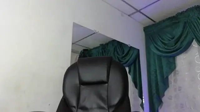 Snapshot of Stuart_Boy_ chatting on January 9, 3:47 am Stuart Boy online show from January 9, 3:47 am