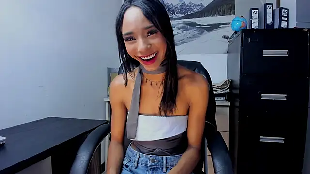 Snapshot of xenia_golden chatting on November 13, 5:23 pm xenia golden online show from November 13, 5:23 pm