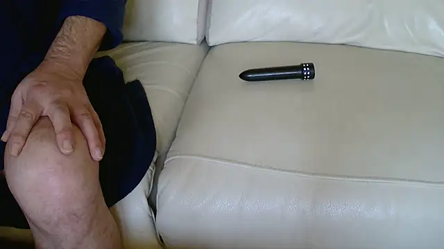 Snapshot of claudemichel chatting on October 14, 3:02 pm claudemichel online show from October 14, 3:02 pm