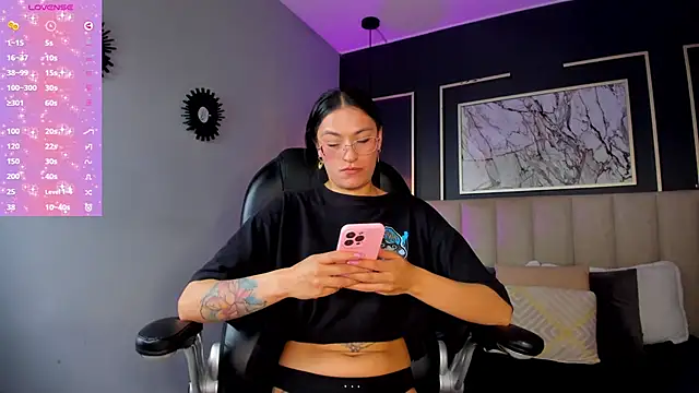 Snapshot of Lissy__Dream chatting on February 5, 10:01 pm Lissy Dream online show from February 5, 10:01 pm