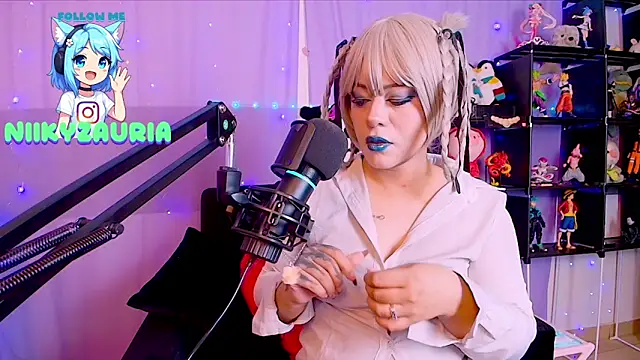 Snapshot of _niiky chatting on November 7, 10:26 am niiky online show from November 7, 10:26 am