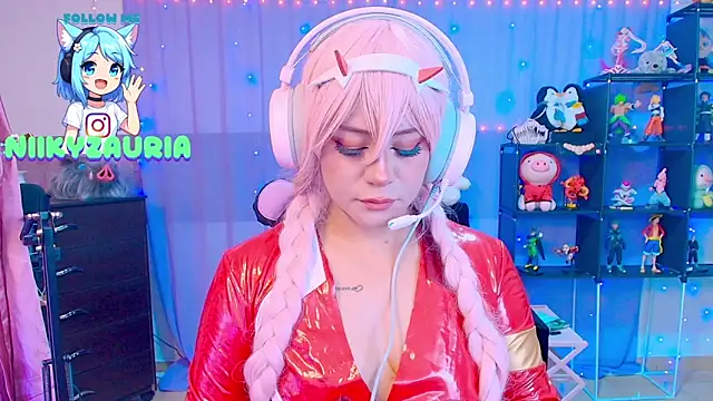 Snapshot of _niiky chatting on November 10, 10:47 am niiky online show from November 10, 10:47 am