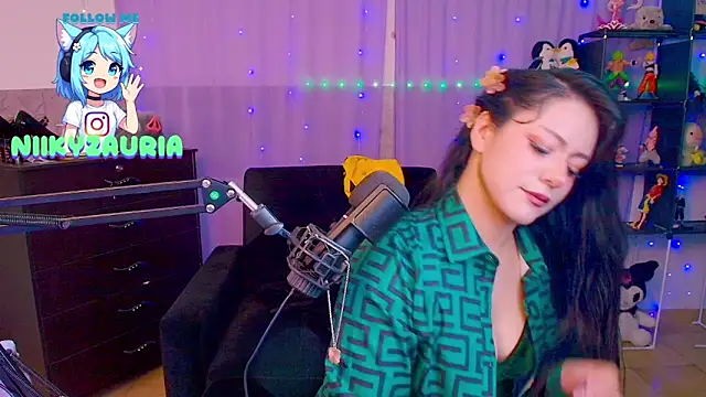 Snapshot of _niiky chatting on December 1, 4:12 pm niiky online show from December 1, 4:12 pm