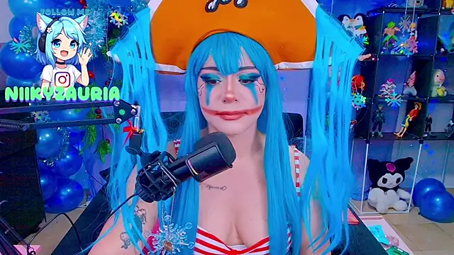 Snapshot of _niiky chatting on December 5, 11:30 am niiky online show from December 5, 11:30 am