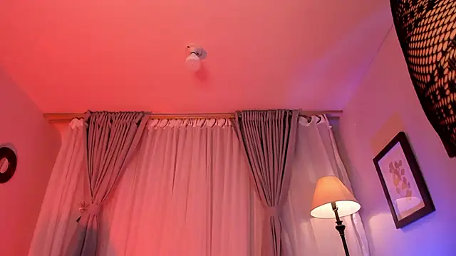 Snapshot of Violetta_Nur chatting on October 10, 12:42 am Violetta Nur online show from October 10, 12:42 am