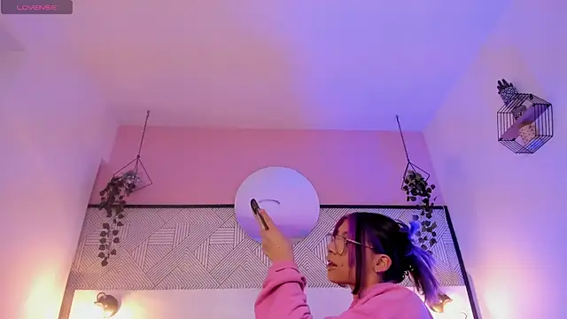 Snapshot of Violetta_Nur chatting on October 19, 11:27 pm Violetta Nur online show from October 19, 11:27 pm