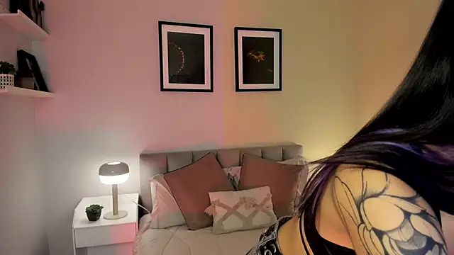 Snapshot of Violetta_Nur chatting on June 15, 6:54 pm Violetta Nur online show from June 15, 6:54 pm