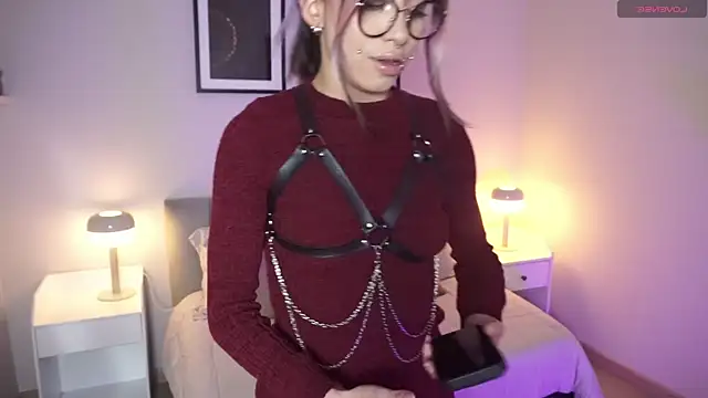 Snapshot of Violetta_Nur chatting on July 6, 9:50 pm Violetta Nur online show from July 6, 9:50 pm