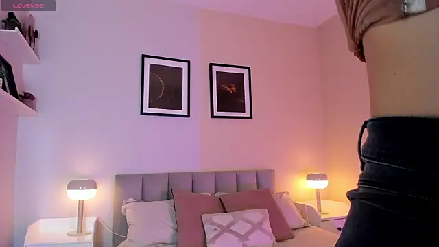 Snapshot of Violetta_Nur chatting on July 8, 8:57 pm Violetta Nur online show from July 8, 8:57 pm