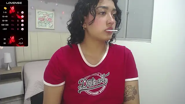 ema saenz online show from December 4, 10:30 pm