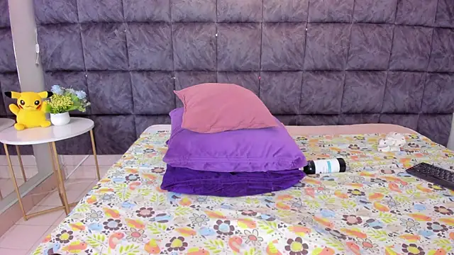 EmilyReevess online show from March 11, 3:56 pm
