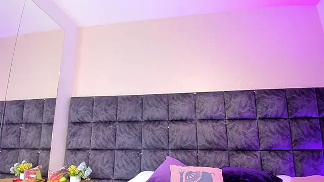 EmilyReevess online show from September 17, 3:03 pm