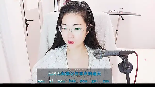 Snapshot of Floor_oo chatting on June 3, 4:34 pm Floor oo online show from June 3, 4:34 pm