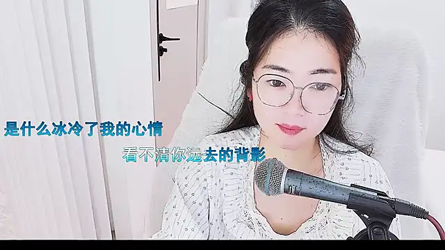 Snapshot of Floor_oo chatting on June 10, 7:24 pm Floor oo online show from June 10, 7:24 pm