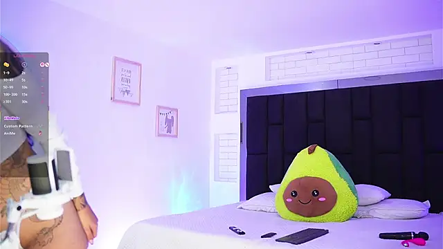 Marianamonroe  online show from November 14, 7:01 pm