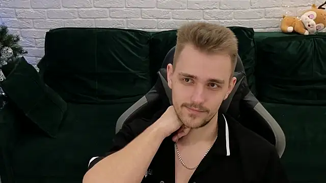 Larstar01 online show from December 4, 4:21 am