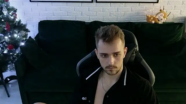 Larstar01 online show from December 6, 4:36 am