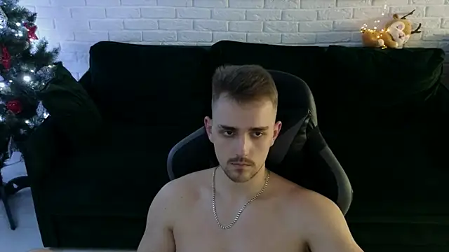 Larstar01 online show from December 18, 4:42 am